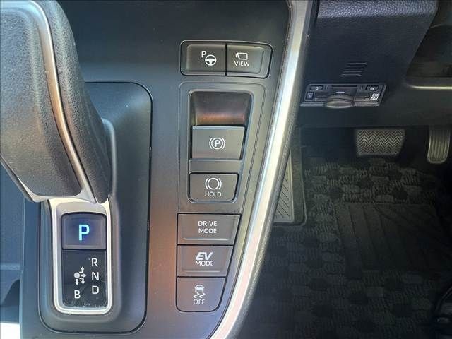 TOYOTA NOAH HYBRID 2022