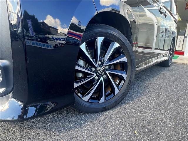 TOYOTA NOAH HYBRID 2022