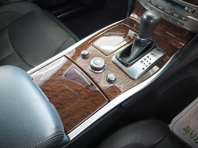 NISSAN FUGA HYBRID 2016