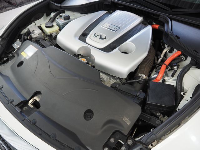 NISSAN FUGA HYBRID 2016