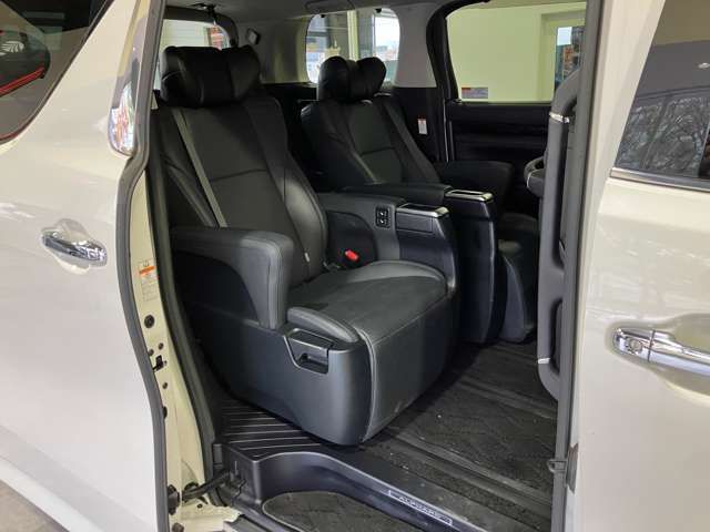 TOYOTA ALPHARD hybrid 4WD 2021