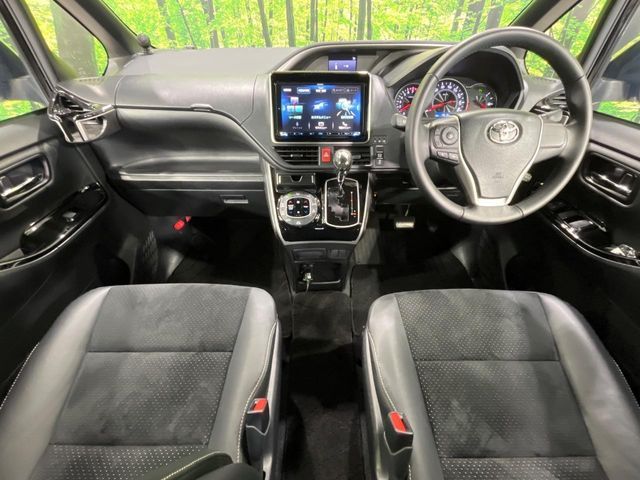 TOYOTA VOXY 4WD 2022