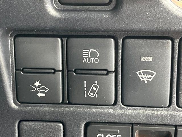 TOYOTA VOXY 4WD 2022