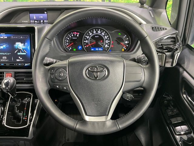 TOYOTA VOXY 4WD 2022