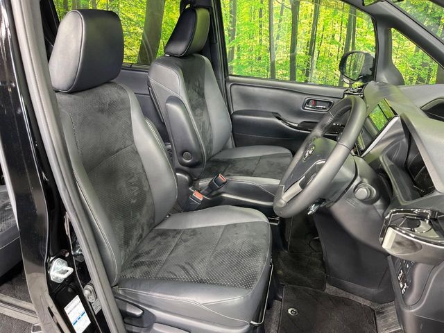 TOYOTA VOXY 4WD 2022