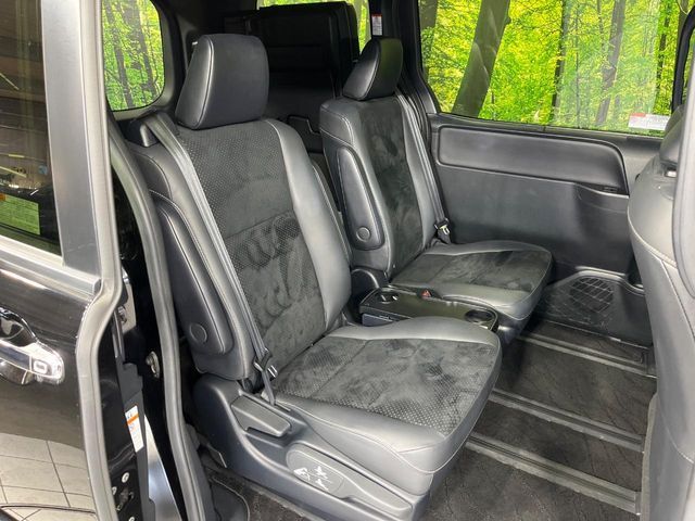 TOYOTA VOXY 4WD 2022