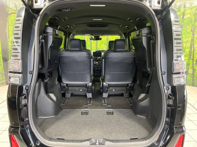 TOYOTA VOXY 4WD 2022