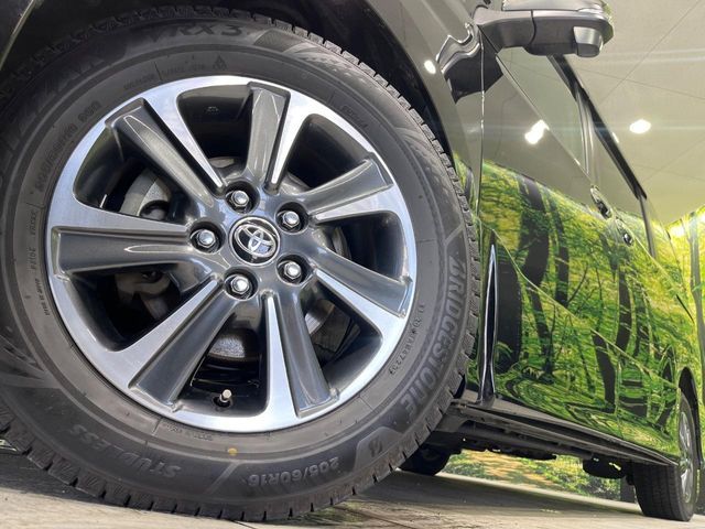 TOYOTA VOXY 4WD 2022