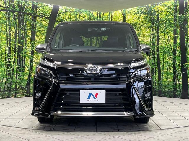TOYOTA VOXY 4WD 2022
