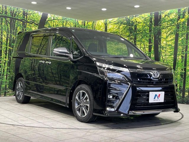 TOYOTA VOXY 4WD 2022