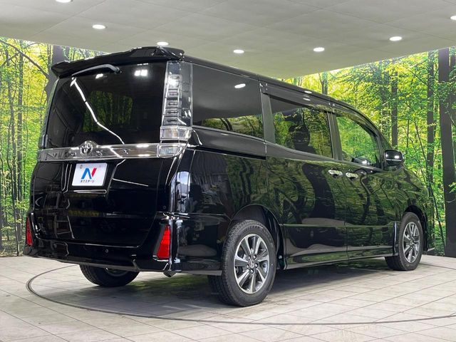 TOYOTA VOXY 4WD 2022