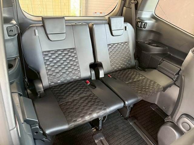 TOYOTA VOXY HYBRID 2023