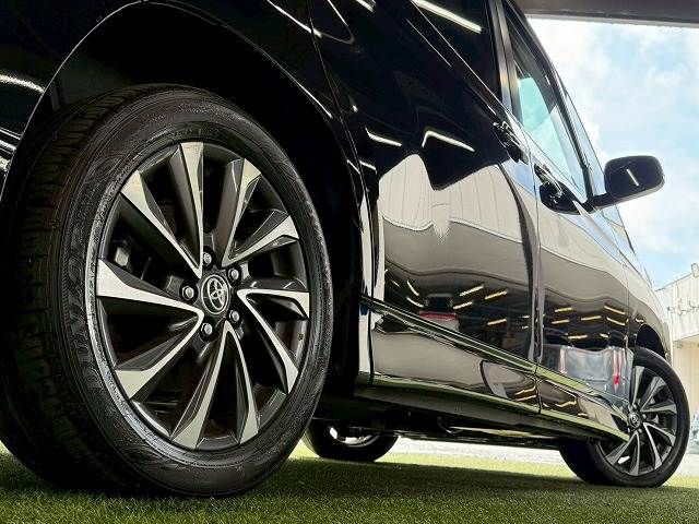 TOYOTA VOXY HYBRID 2023