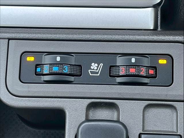 TOYOTA LANDCRUISER PRADO 2023