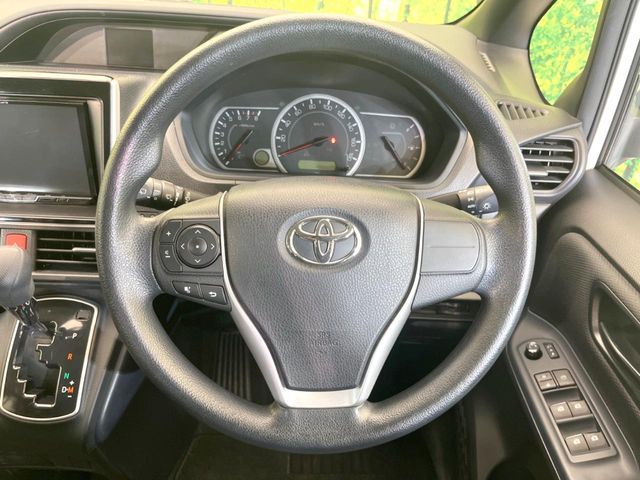 TOYOTA VOXY 2015
