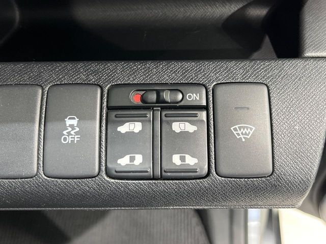 HONDA STEPWAGON SPADA 4WD 2010