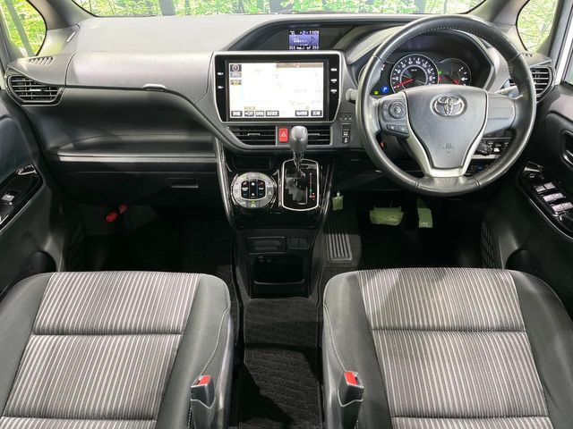 TOYOTA VOXY 4WD 2017