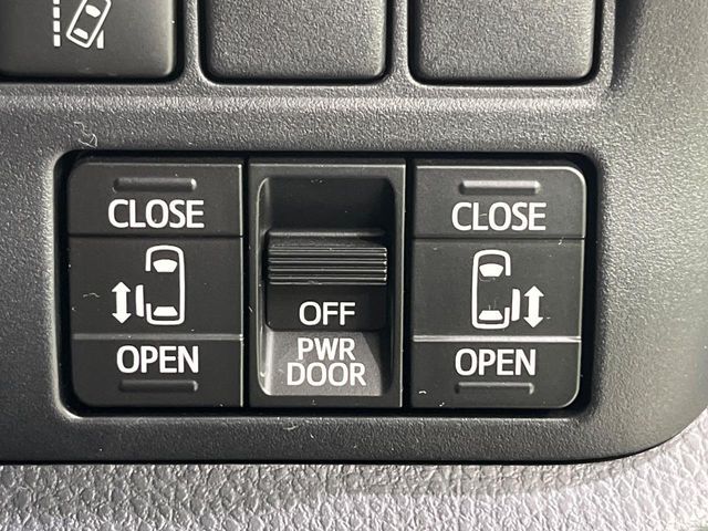 TOYOTA VOXY 4WD 2017