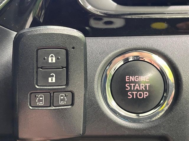 TOYOTA VOXY 4WD 2017