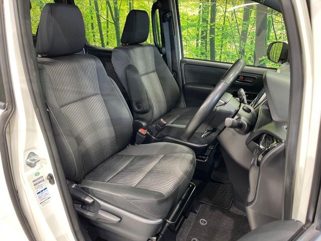 TOYOTA VOXY 4WD 2017