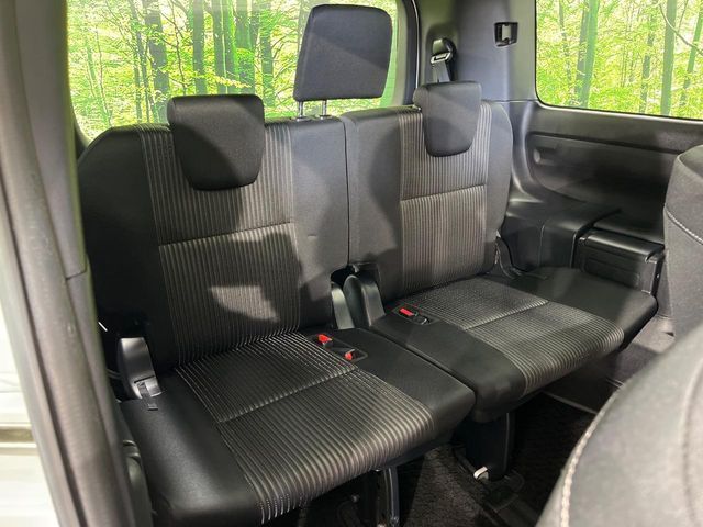 TOYOTA VOXY 4WD 2017