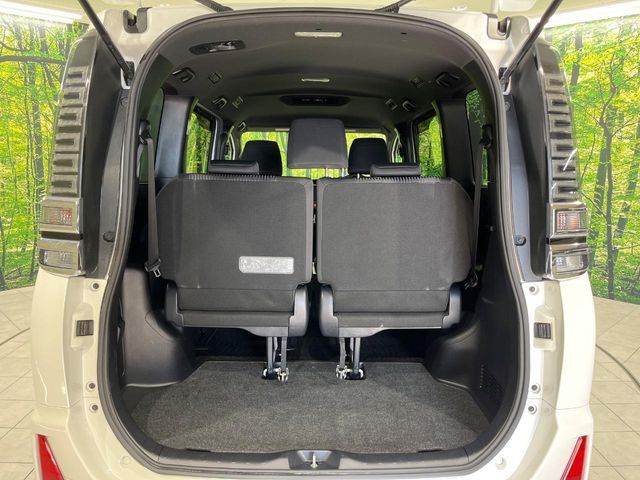 TOYOTA VOXY 4WD 2017