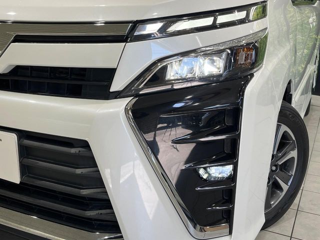 TOYOTA VOXY 4WD 2017