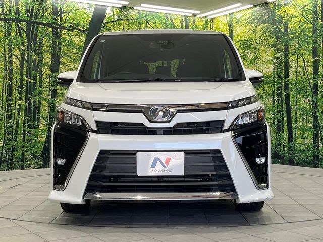 TOYOTA VOXY 4WD 2017