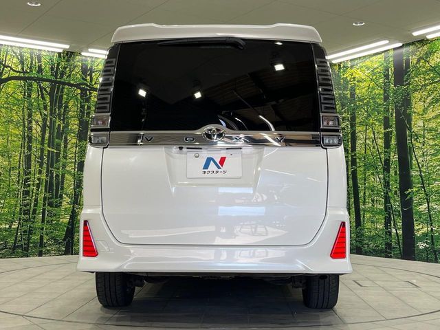 TOYOTA VOXY 4WD 2017