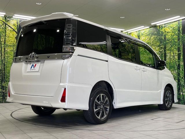 TOYOTA VOXY 4WD 2017