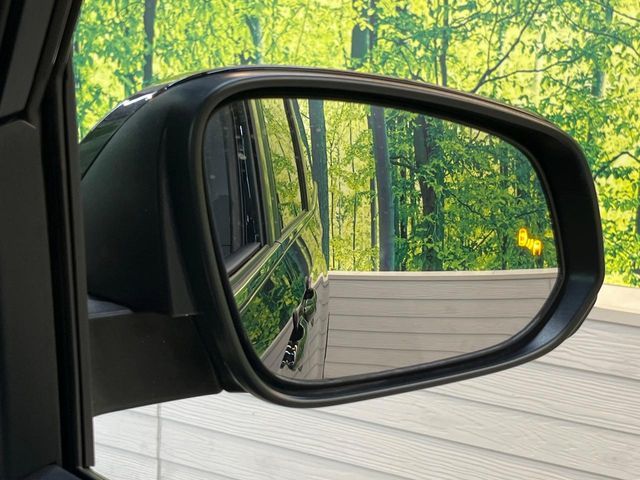 TOYOTA VOXY HYBRID 2022