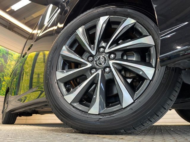 TOYOTA VOXY HYBRID 2022