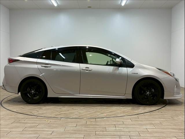 TOYOTA PRIUS 2016