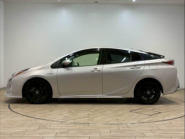 TOYOTA PRIUS 2016