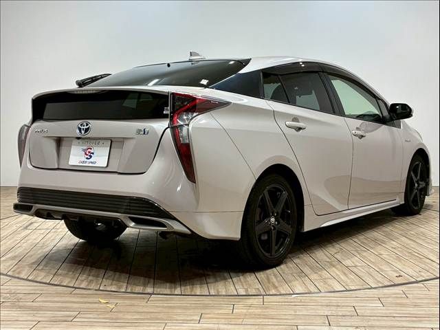 TOYOTA PRIUS 2016