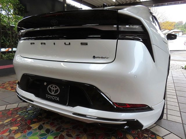TOYOTA PRIUS PHV 2025