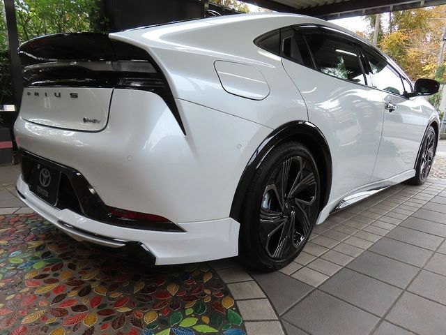 TOYOTA PRIUS PHV 2025