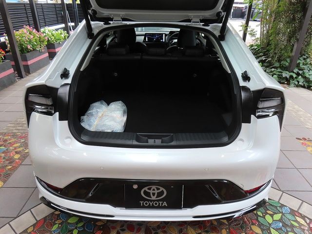 TOYOTA PRIUS PHV 2025