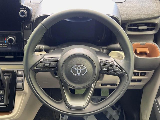 TOYOTA SIENTA HYBRID 2022