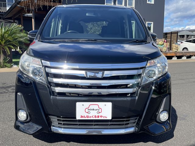 TOYOTA NOAH 4WD 2014