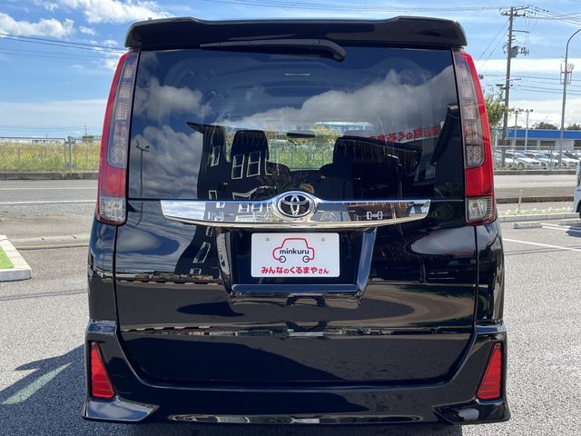 TOYOTA NOAH 4WD 2014