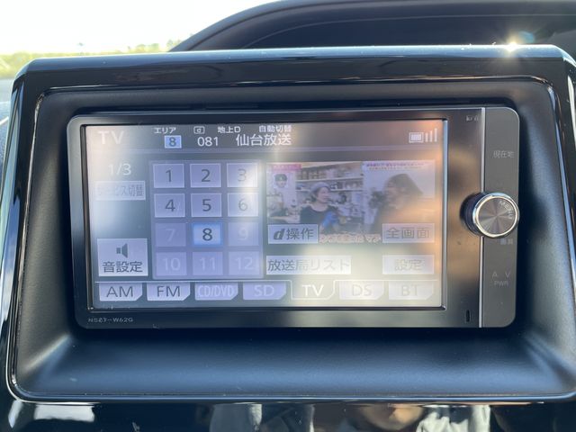 TOYOTA NOAH 4WD 2014