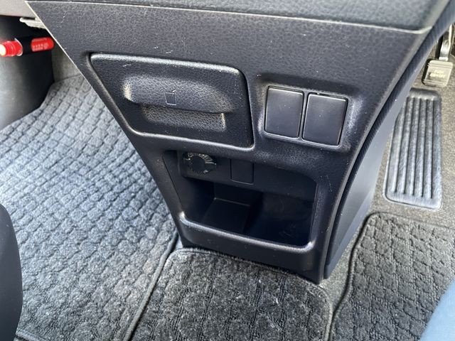 TOYOTA NOAH 4WD 2014