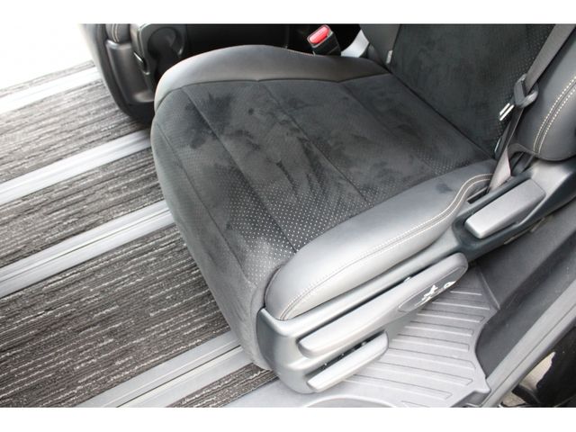 TOYOTA VELLFIRE 2023