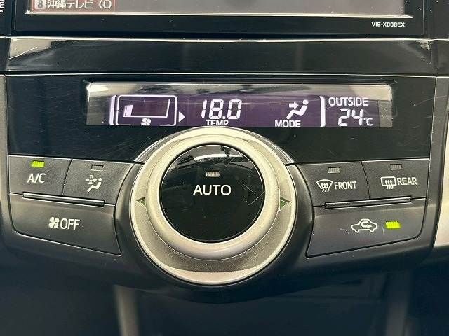 TOYOTA PRIUS Alpha 2013