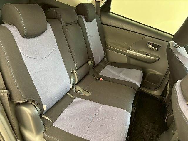 TOYOTA PRIUS Alpha 2013