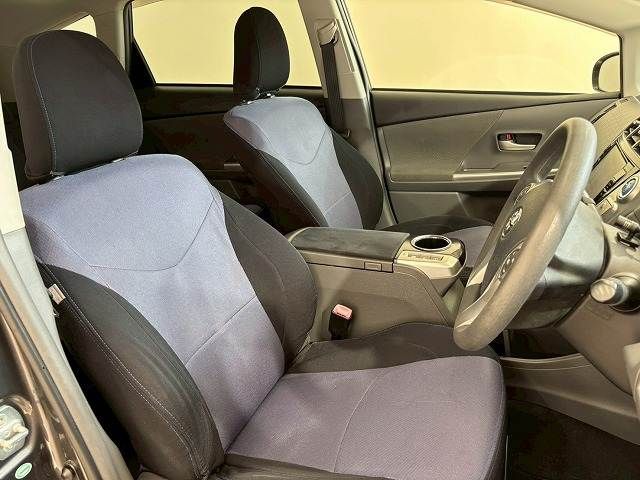 TOYOTA PRIUS Alpha 2013