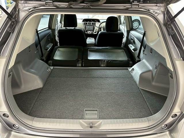 TOYOTA PRIUS Alpha 2013