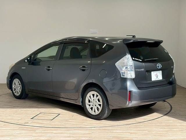 TOYOTA PRIUS Alpha 2013