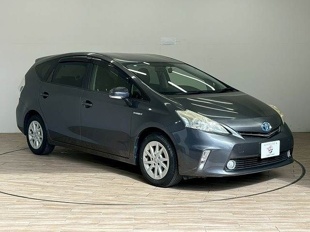 TOYOTA PRIUS Alpha 2013